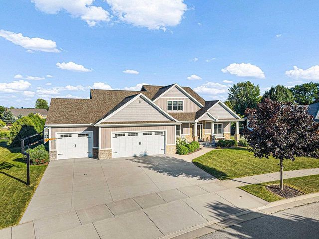 647 RUSCH DRIVE, Combined Locks, WI 54113