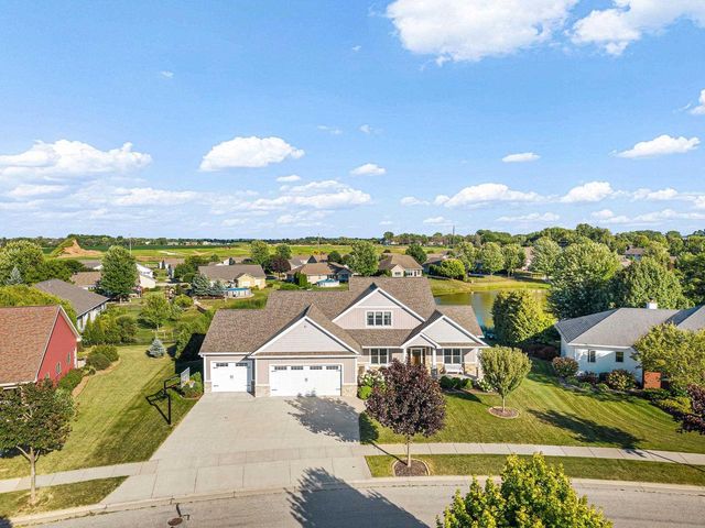 647 RUSCH DRIVE, Combined Locks, WI 54113