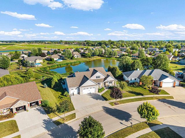 647 RUSCH DRIVE, Combined Locks, WI 54113