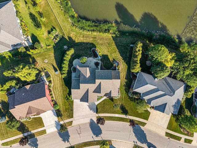 647 RUSCH DRIVE, Combined Locks, WI 54113