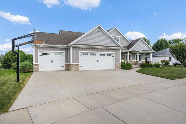 647 RUSCH DRIVE, Combined Locks, WI 54113