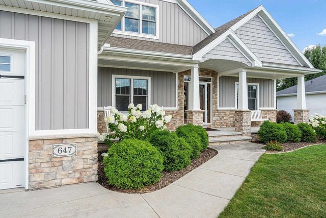 647 RUSCH DRIVE, Combined Locks, WI 54113