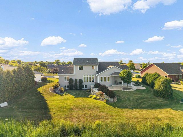 647 RUSCH DRIVE, Combined Locks, WI 54113