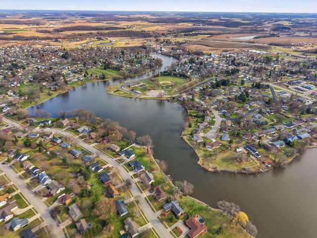 570 Riverview Drive, Marshall, WI 53559