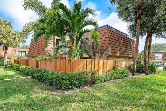 2715 27th Court, Jupiter, FL 33477