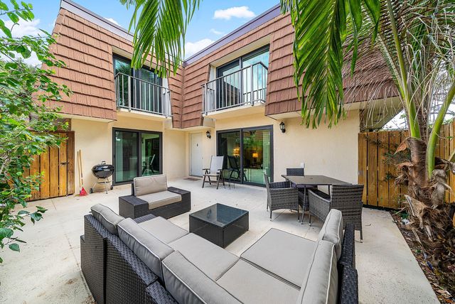 2715 27th Court, Jupiter, FL 33477