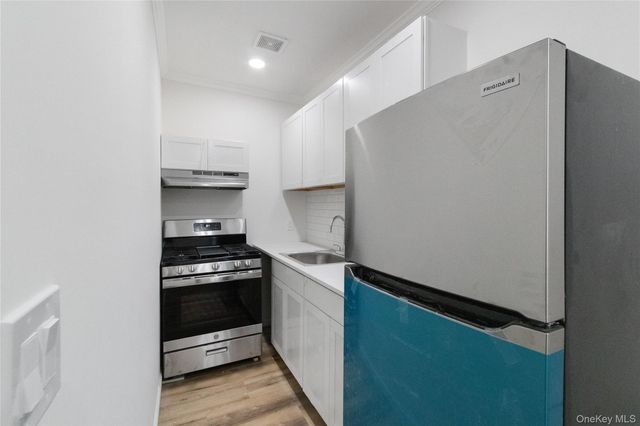 21-29 Audrey Avenue D, Oyster Bay, NY 11771