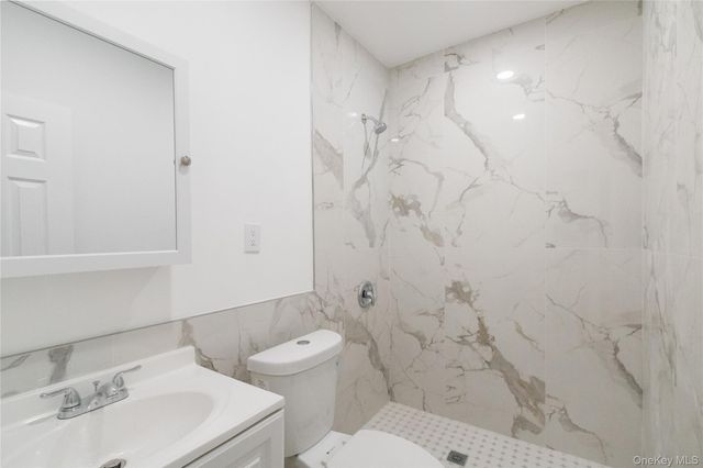 21-29 Audrey Avenue D, Oyster Bay, NY 11771