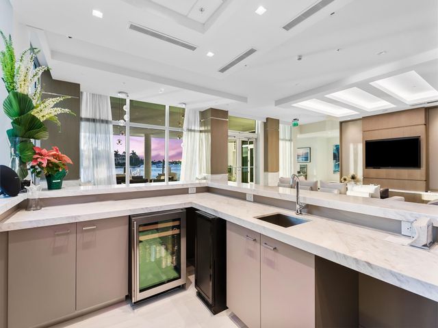 321 N Birch Road 1002, Fort Lauderdale, FL 33304