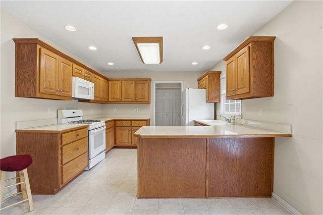 950 Old Canton Road, Marietta, GA 30068