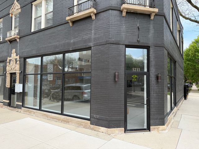 5233 N Damen Avenue, Chicago, IL 60625
