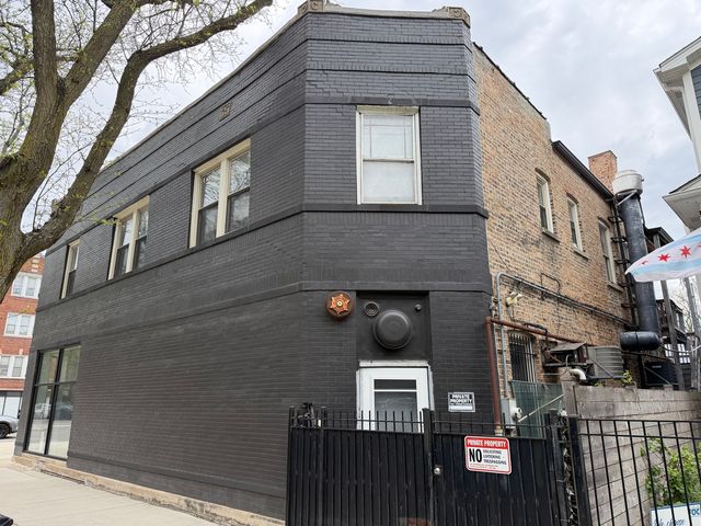 5233 N Damen Avenue, Chicago, IL 60625
