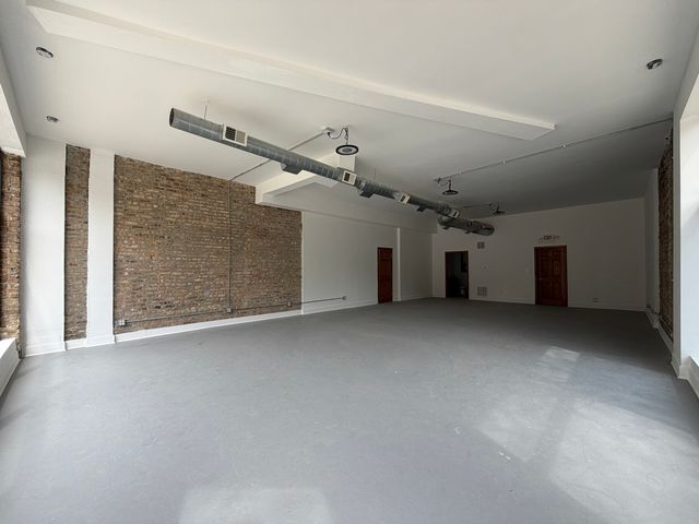 5233 N Damen Avenue, Chicago, IL 60625