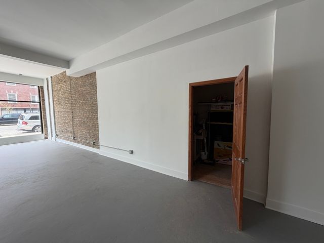 5233 N Damen Avenue, Chicago, IL 60625