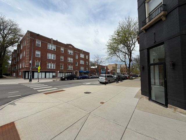 5233 N Damen Avenue, Chicago, IL 60625