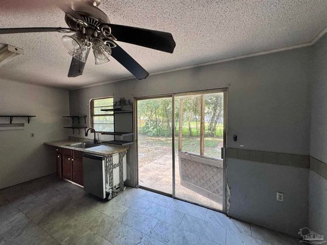 2075 Curry Cir, Pensacola, FL 32504