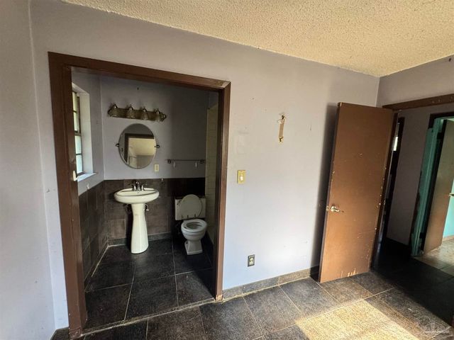 2075 Curry Cir, Pensacola, FL 32504