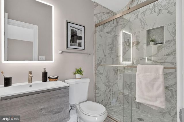 3151 NEWTON ST NE, Washington, DC 20018