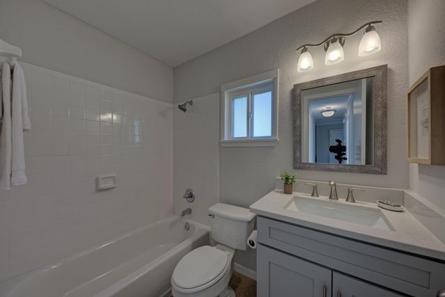 3206 BARNSLEY DR, Austin, TX 78745