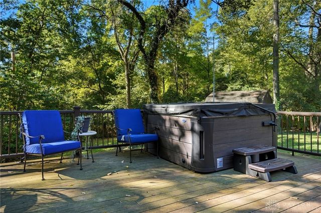 1211 Runnymede Road, Oakwood, OH 45419