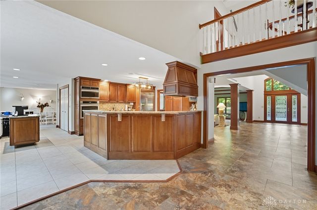 1211 Runnymede Road, Oakwood, OH 45419