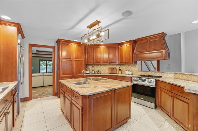 1211 Runnymede Road, Oakwood, OH 45419