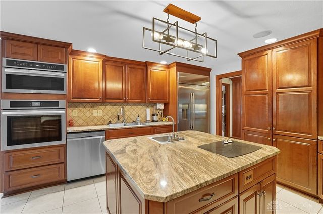 1211 Runnymede Road, Oakwood, OH 45419