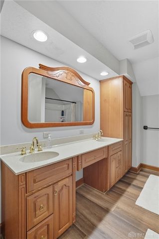 1211 Runnymede Road, Oakwood, OH 45419