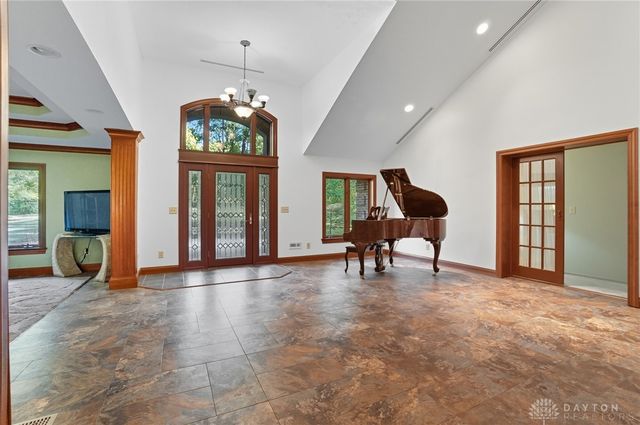 1211 Runnymede Road, Oakwood, OH 45419