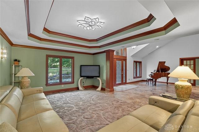 1211 Runnymede Road, Oakwood, OH 45419