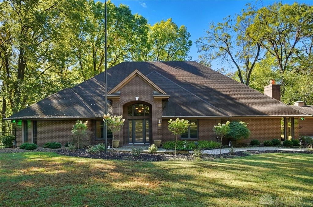 1211 Runnymede Road, Oakwood, OH 45419