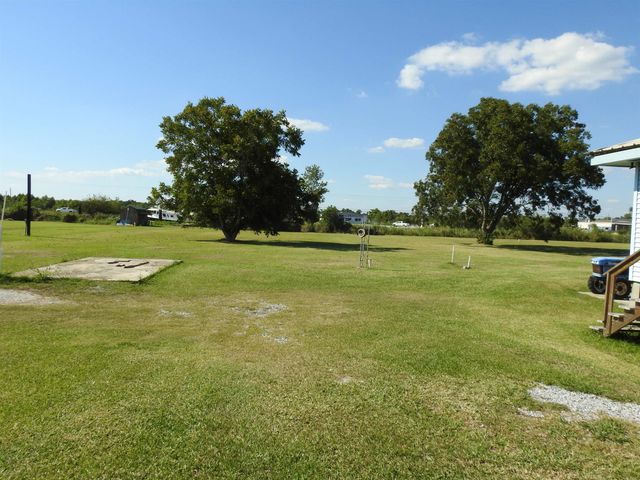 5018 Bayouside Dr, Chauvin, LA 70344