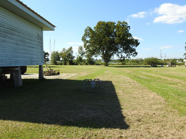 5018 Bayouside Dr, Chauvin, LA 70344