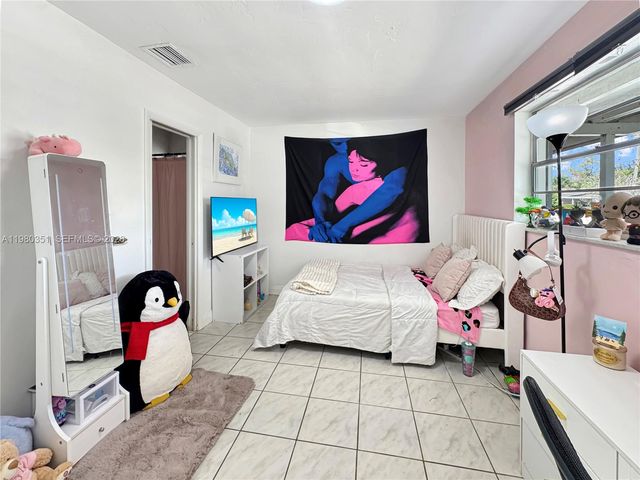 5220 SW 57th Street, Davie, FL 33314