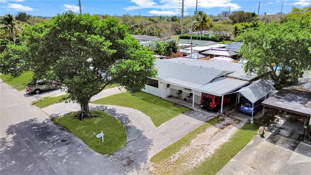 5220 SW 57th Street, Davie, FL 33314