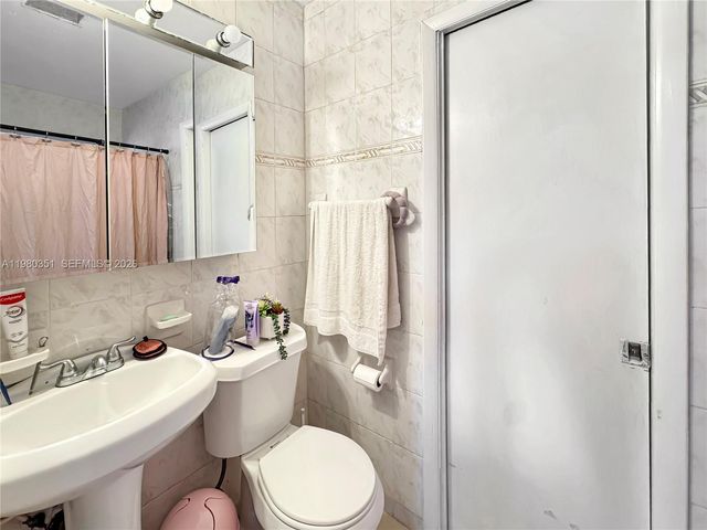 5220 SW 57th Street, Davie, FL 33314