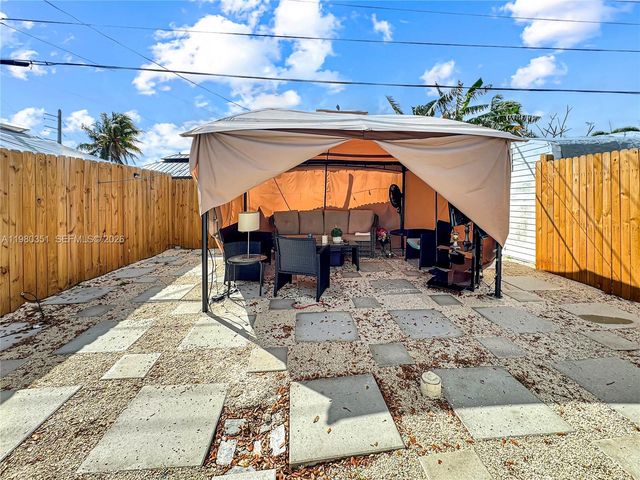 5220 SW 57th Street, Davie, FL 33314