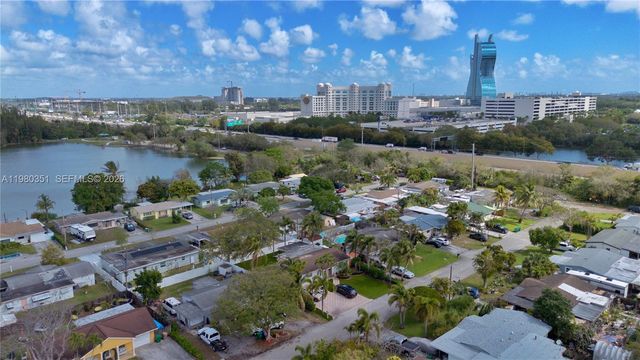 5220 SW 57th Street, Davie, FL 33314