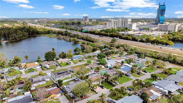 5220 SW 57th Street, Davie, FL 33314
