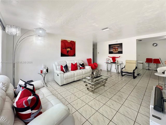 5220 SW 57th Street, Davie, FL 33314