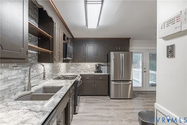 112 Sherwood Dr, Colonial Heights, VA 23834