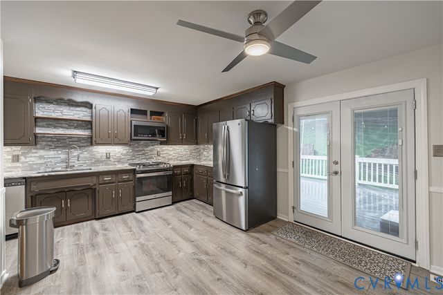 112 Sherwood Dr, Colonial Heights, VA 23834