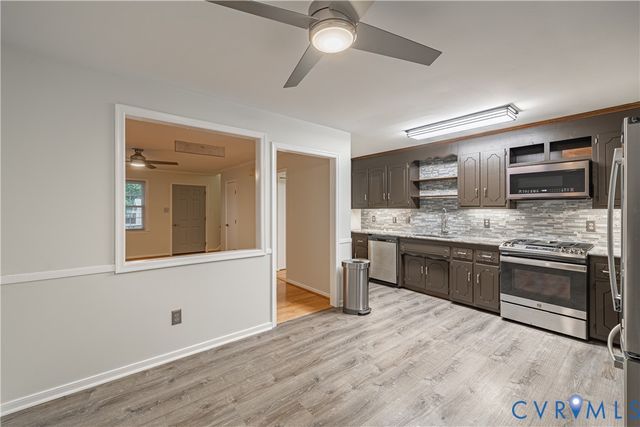 112 Sherwood Dr, Colonial Heights, VA 23834