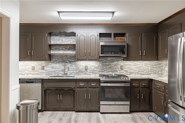 112 Sherwood Dr, Colonial Heights, VA 23834