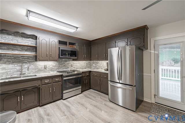 112 Sherwood Dr, Colonial Heights, VA 23834