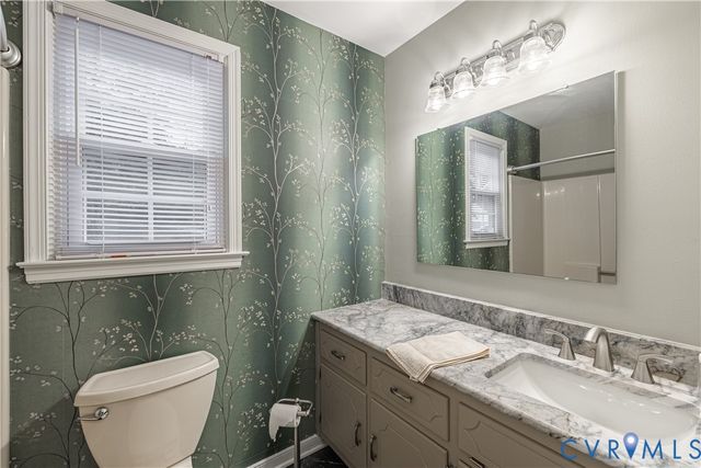 112 Sherwood Dr, Colonial Heights, VA 23834