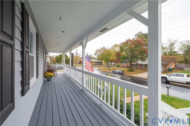 112 Sherwood Dr, Colonial Heights, VA 23834