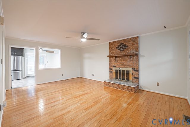 112 Sherwood Dr, Colonial Heights, VA 23834