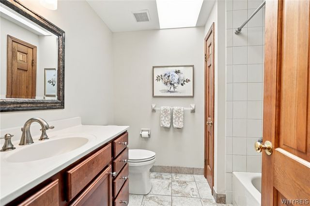 17 Vicente Court, Amherst, NY 14051