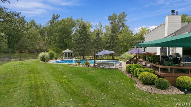 17 Vicente Court, Amherst, NY 14051